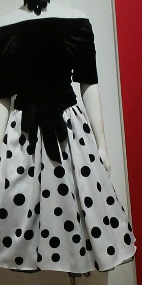 Dress V velvet bodice dress - Picture 2 of 10